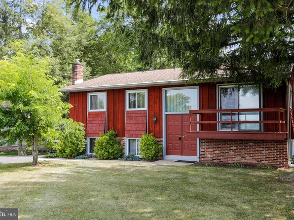 1046 Heritage Dr, Gettysburg, PA 17325