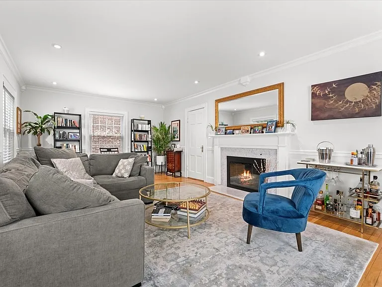40 Lake Shore Rd — Photo 32
