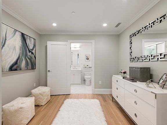 5th image of 336 E 54th St APT 4B