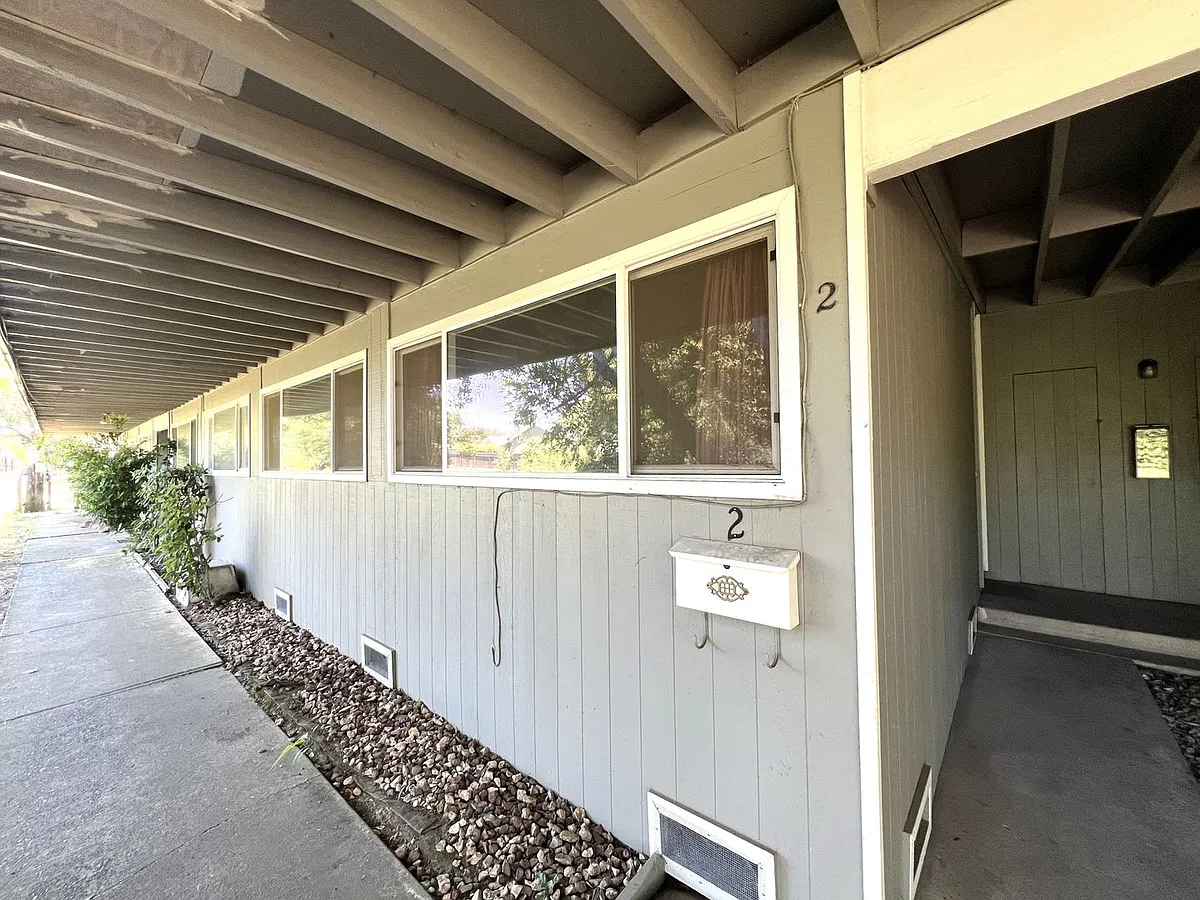 Building Photo - 4046 California Ave