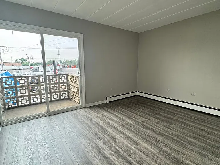 33rd Ave Apartments — Photo 7
