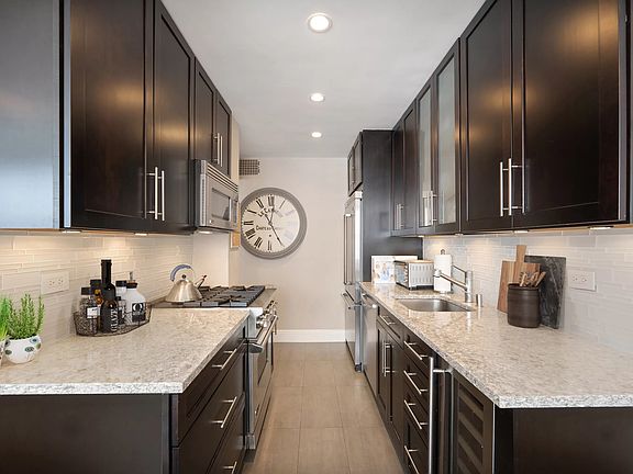 3rd image of 310 E 70th St #6JK