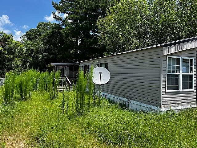 1st image of 825 Armour Rd