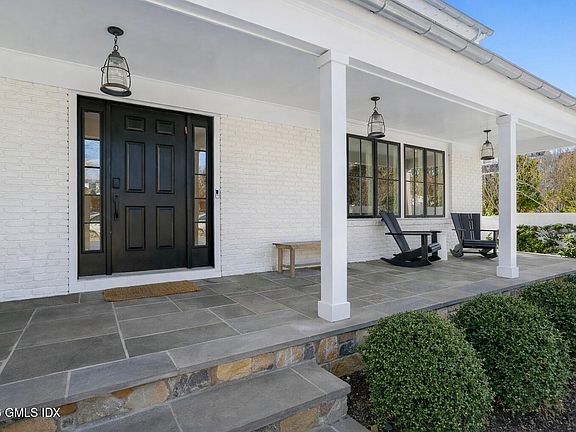 3rd image of 10 Lockwood Rd
