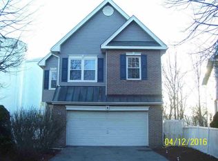 8 Scofield Ct, Peekskill, NY 10566