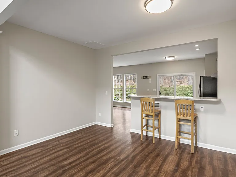400 Berlin Way — Photo 11