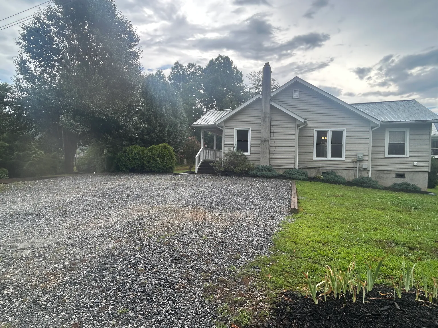273 Howell Rd — Photo 2
