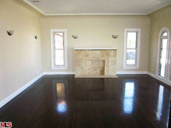 4th image of 2022 W 85th St