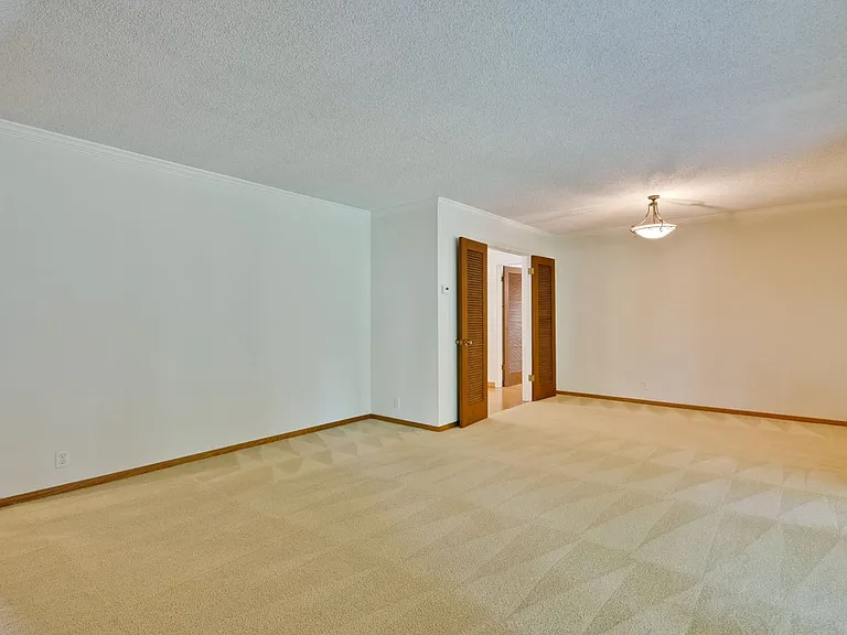 130 S Avalon Dr — Photo 16