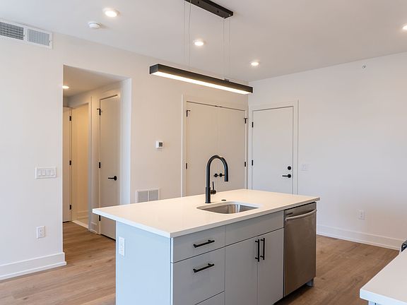 5th image of 1331 S Juniper St #202