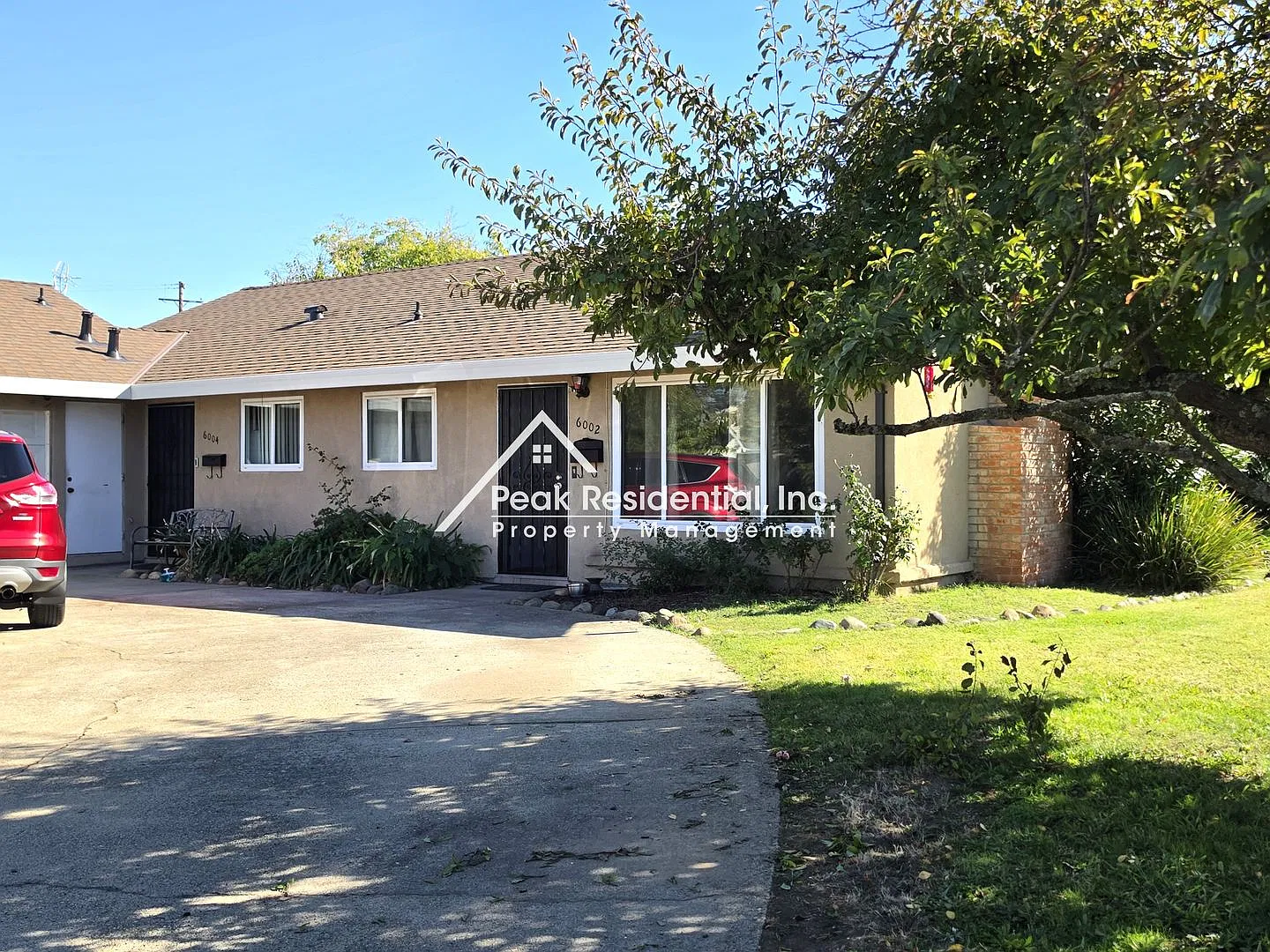 Orangevale 2bd/1ba Duplex with Garage — Photo 1