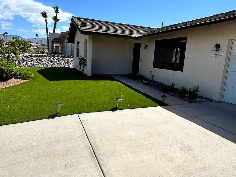 2910 Yuma Dr — Photo 2