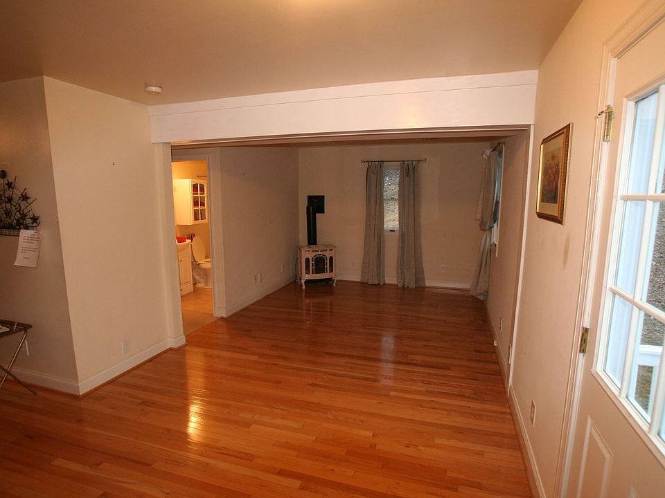 1st image of 207 Rockwood Ln