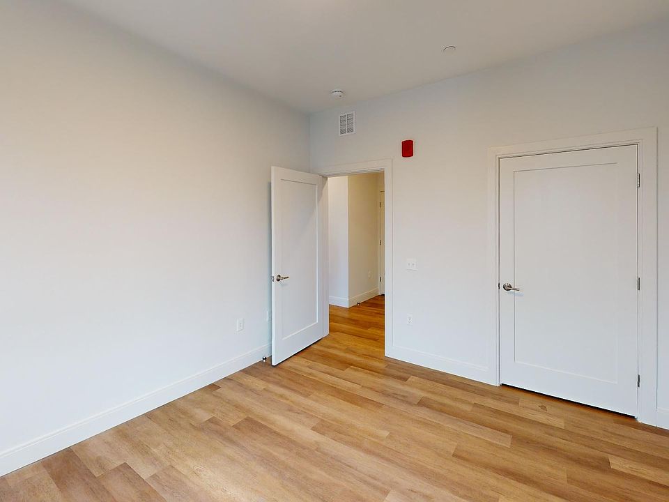 1st image of 959 Dorchester Ave #2