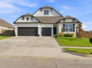 808 E Edgewater Pl S, Broken Arrow, OK 74012