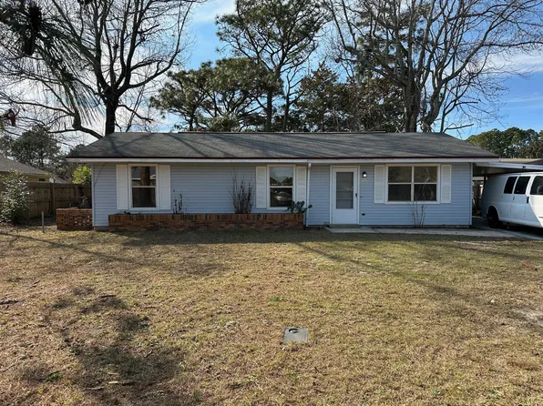 310 Woodland Ave, Mary Esther, FL 32569