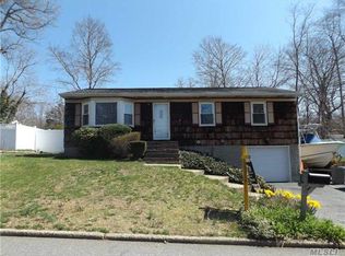 195 Juniper Rd, Kings Park, NY 11754