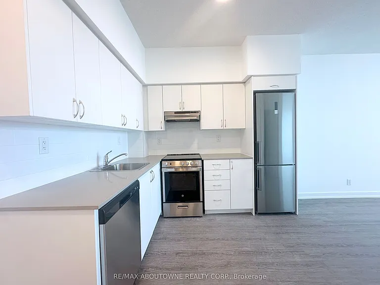 2 River Plate St #1001 — Photo 3