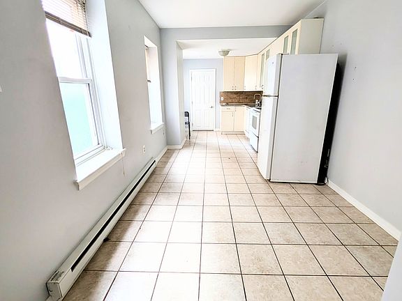 3rd image of 1517 N Lawrence St Floor 1