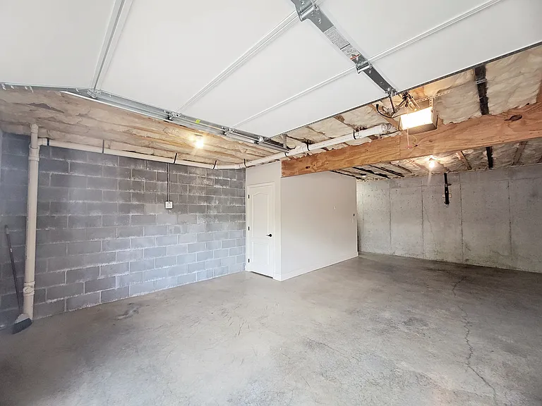 652 Grays Pointe Ct — Photo 27