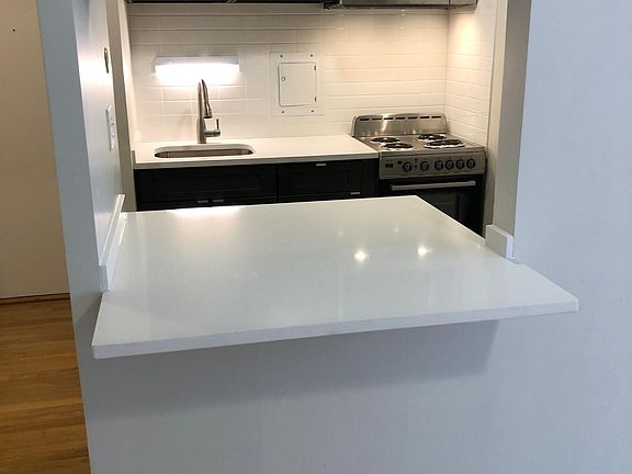 4th image of 6010 N Winthrop Ave #101