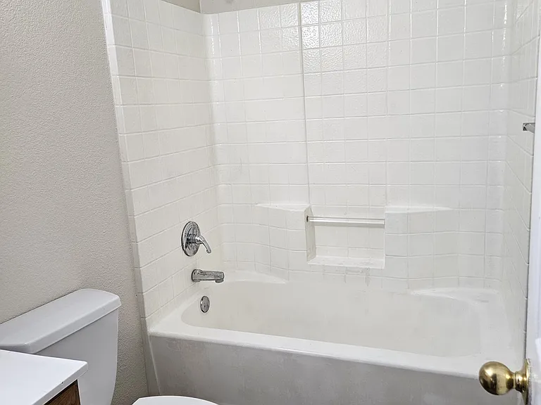 217D E Craven Ave — Photo 6