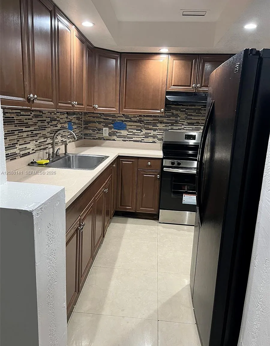 3 bed, 2.0 bath, $3,300 — Photo 2