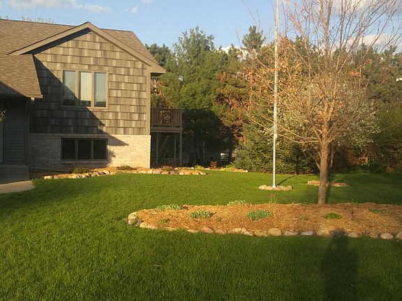 2nd image of 1390 Park View Dr