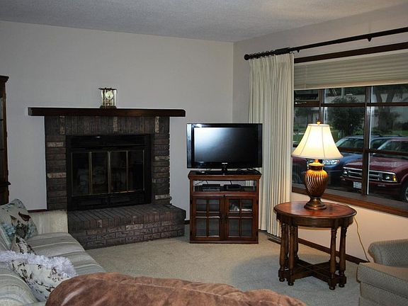 4th image of 552 W Chadwick Dr