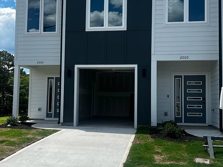 2001 Titanium Rock Rd — Photo 1