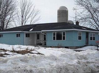 E8699 Crain Rd, New London, WI 54961