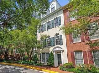 8878 Ashgrove House Ln, Vienna, VA 22182