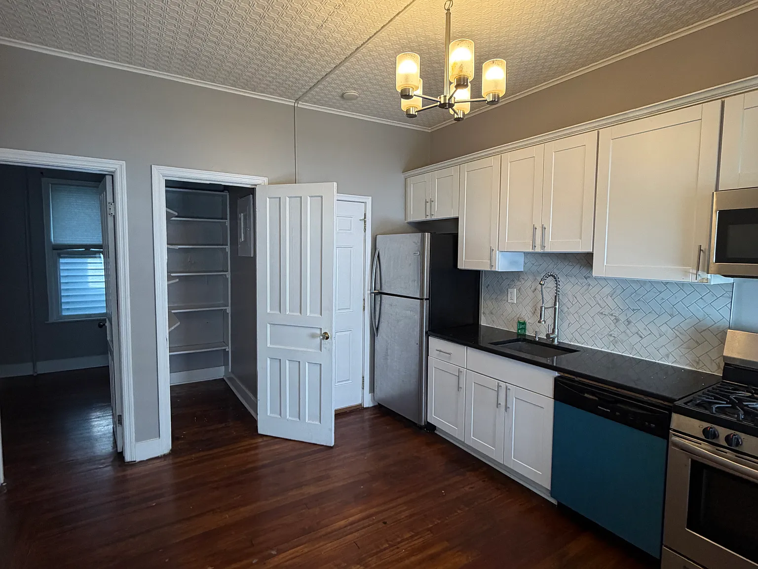 2 bed, 800 sqft, $1,500 — Photo 2