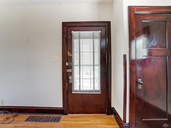5th image of 702 Creighton Ave