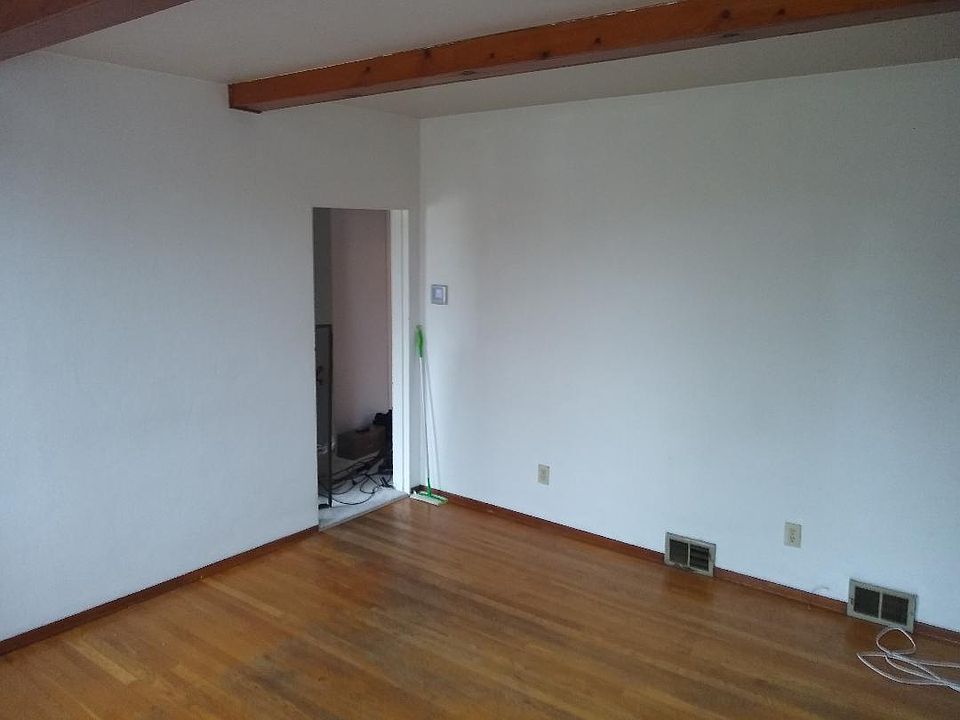 Living Room pic1