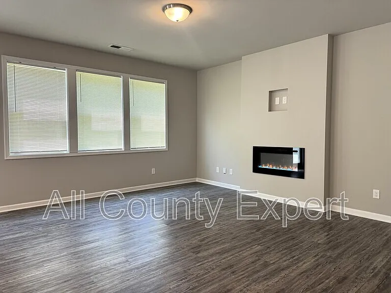 21 Stanford Ct — Photo 7