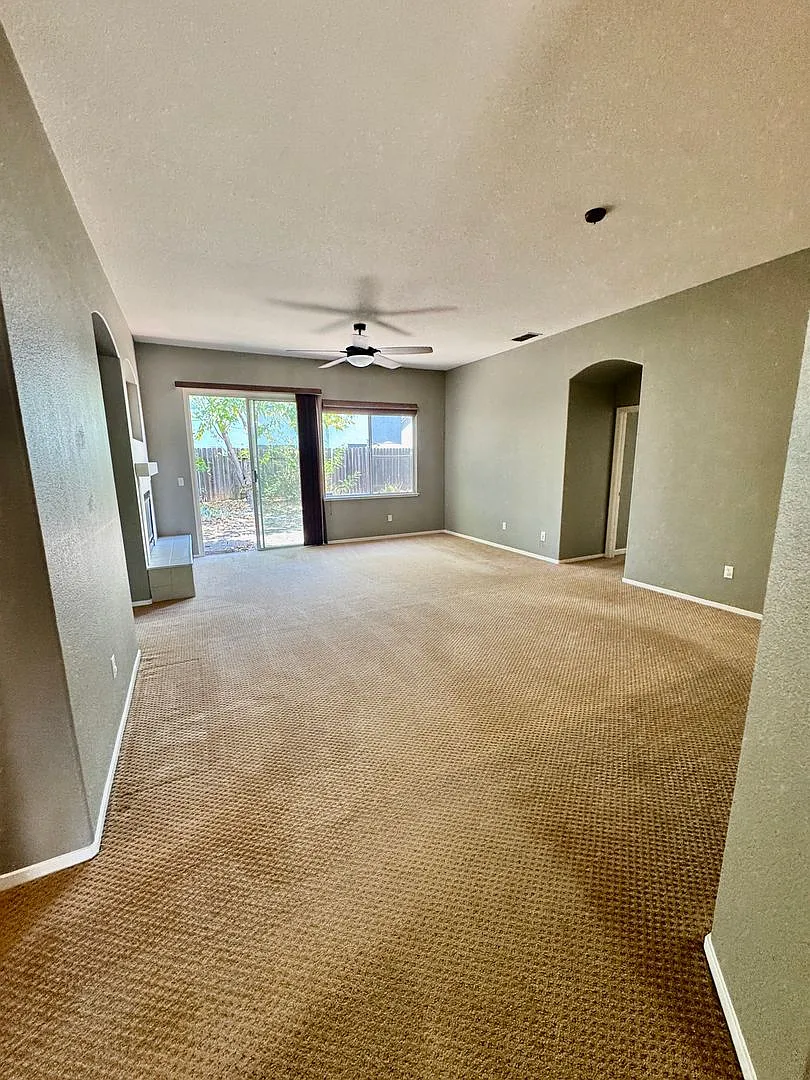 Great Court Location Near Galleria Roseville & Hwy 65 — Photo 2