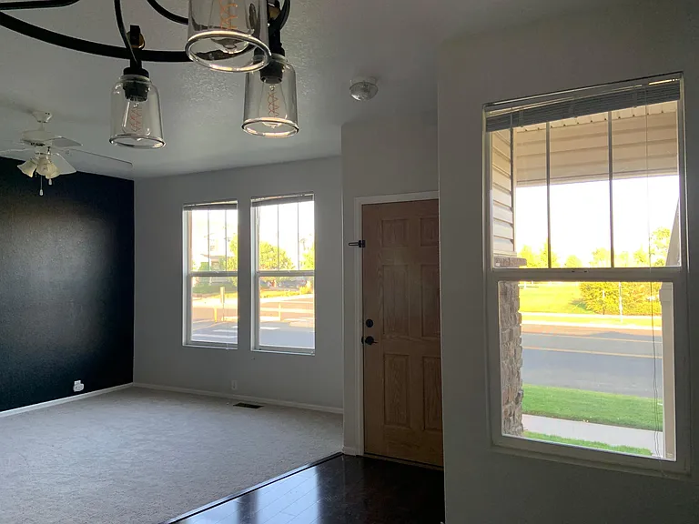 138 Foxglove Dr — Photo 1