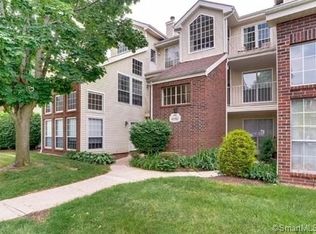 325 Carriage Crossing Ln, Middletown, CT 06457