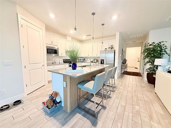 3rd image of 1994 Spring Shower Cir