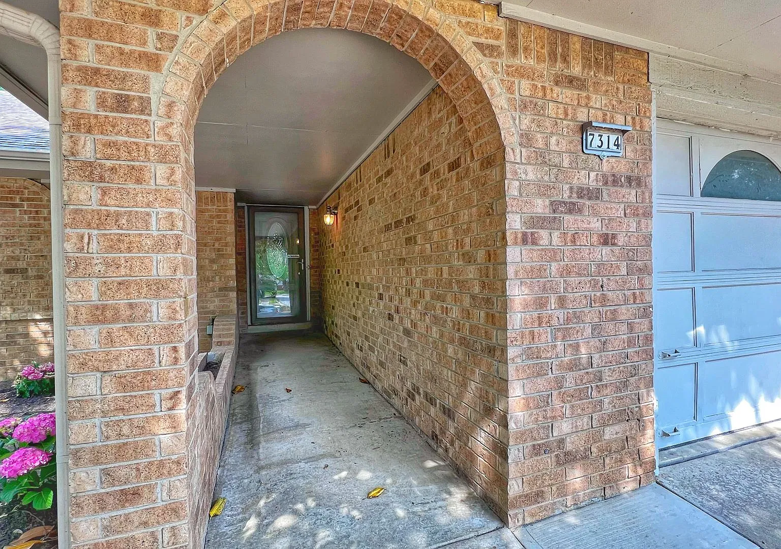 Large 3 Bedroom 2 Bath Home for Rent. — Photo 2