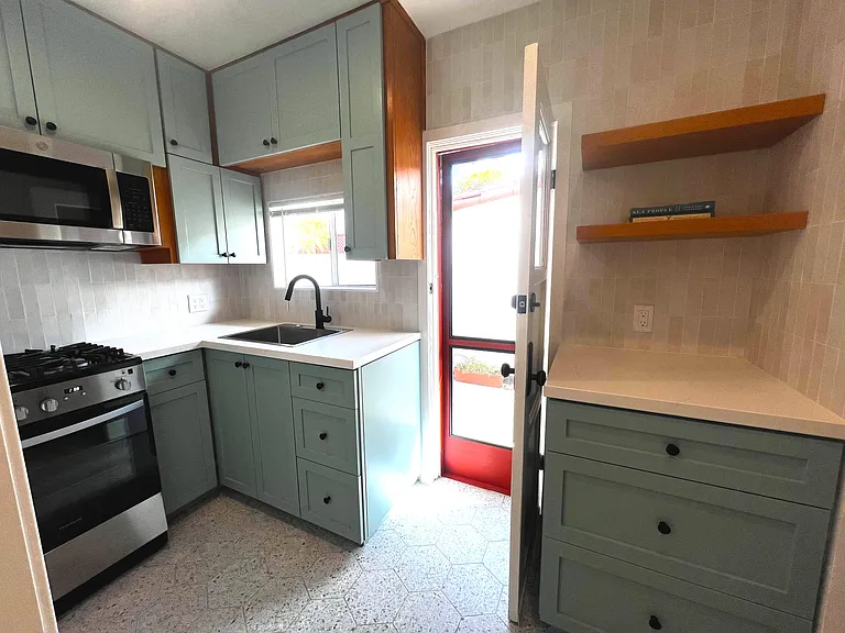 3937 Walgrove Ave #B — Photo 11