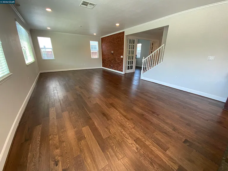 1826 Rosemary Dr — Photo 4