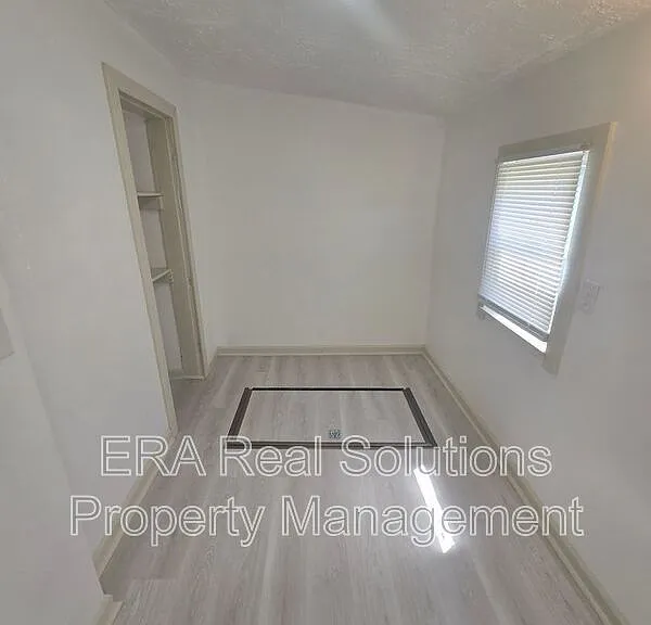 133 N Eureka Ave — Photo 11