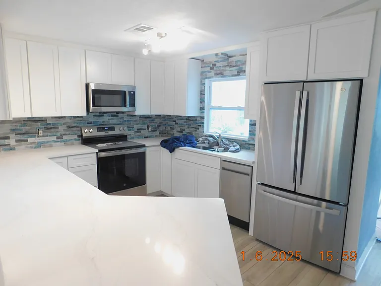 313 Surf St — Photo 2