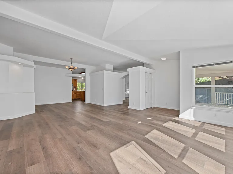 1057 E La Loma Ave — Photo 11