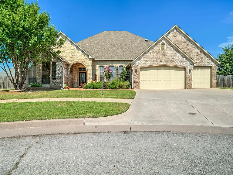 17108 Prestwick Cir — Photo 1
