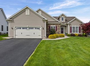 607 Pine Lakes Trl, Webster, NY 14580