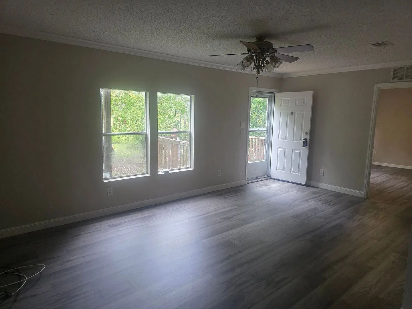 3 bedroom 2 bath Home for Rent — Photo 4