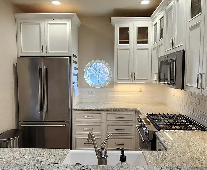 406 Endberg Dr — Photo 3